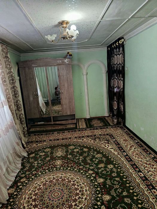 Denovda 1 xonali uy sotiladi