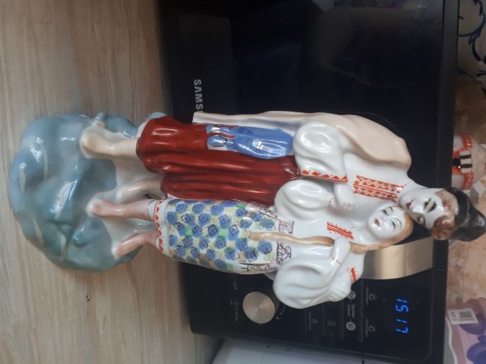 Фарфоровая статуэтка