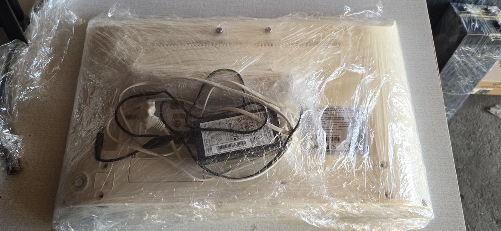 Samsung Smart TV белого цвета