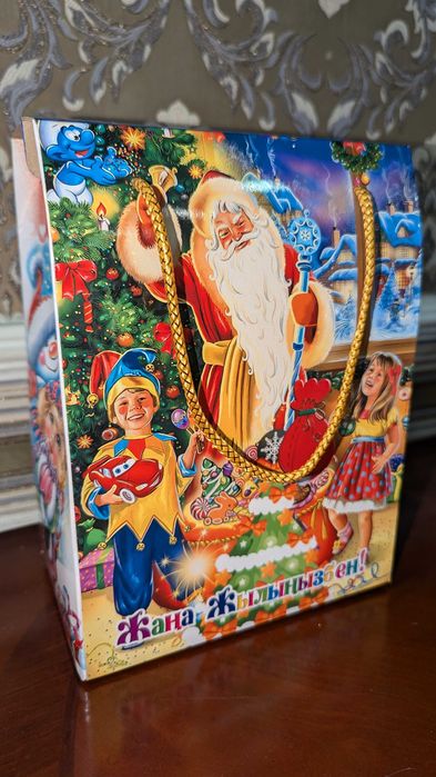 Новогодние подарочные коробки