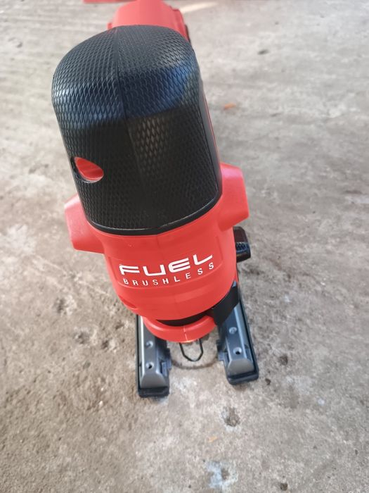 Fierăstrău pendular milwaukee fbjs an 2025 + baterie