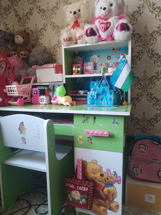 универсальный стол для комнаты и детей