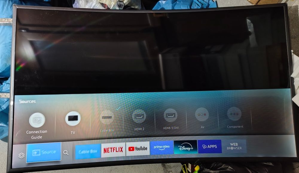 Samsung Smart 4K TV Curbat 49inch 123cm jumatate display mai intunecat