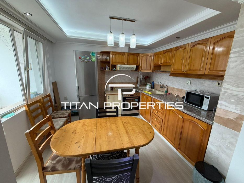 Дава се под наем Тристаен апартамент в Бургас, Възраждане - 112 кв.м за 648.21 € - Снимка #1