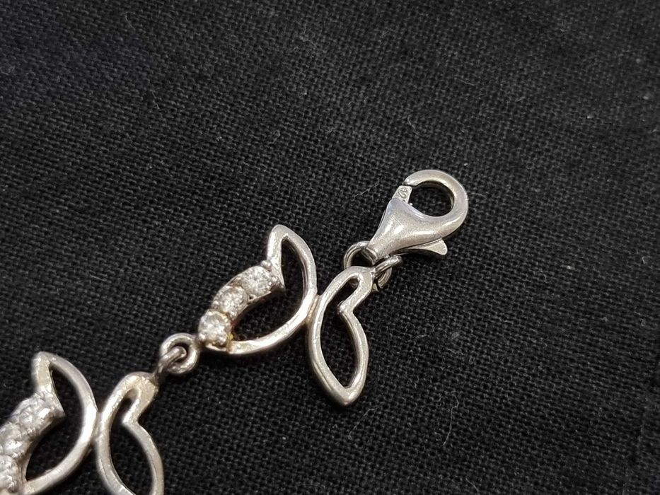 Сребърна гривна с пеперуди