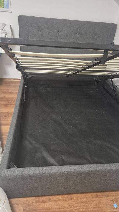 Vând pat de 2 persoane