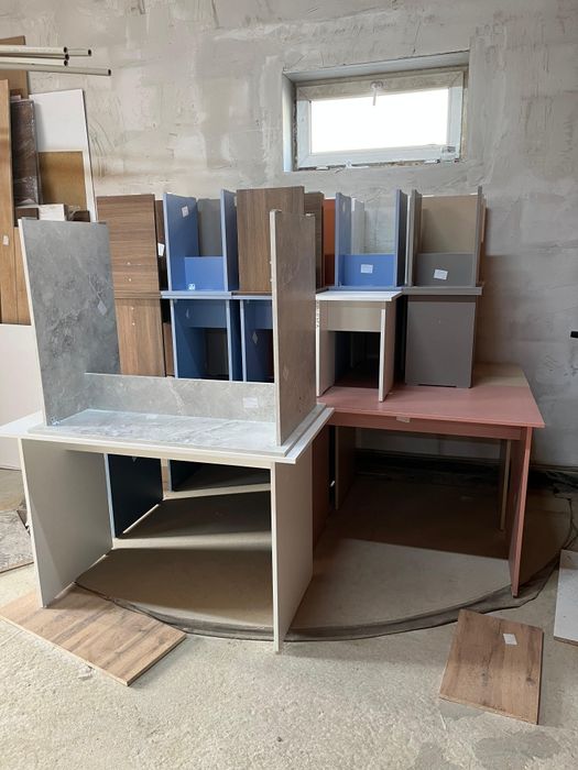 Продам стол со стульями.