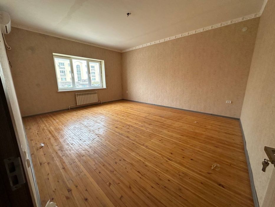 Sirdaryo viloyati Guliston shahar markazida dom sotiladi