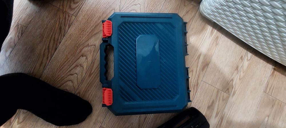 Набор головок и шуруповерт