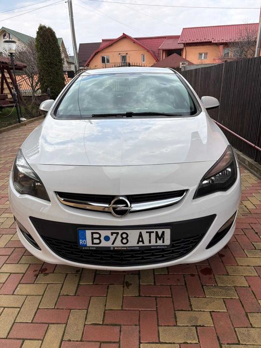 Opel Astra J 2015 - Benzină, Automată, Stare Bună
