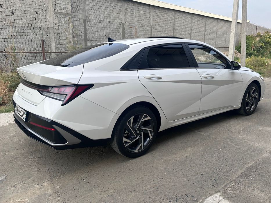 Hyundai Elantra 2023г