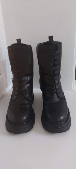 Продам зимние ботинки