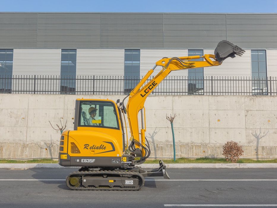 Услуги мини экскаватор (блоха] экскаватор погрузчик 3в1