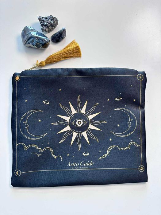 Специален несесер със символика за гримове, аксесоари