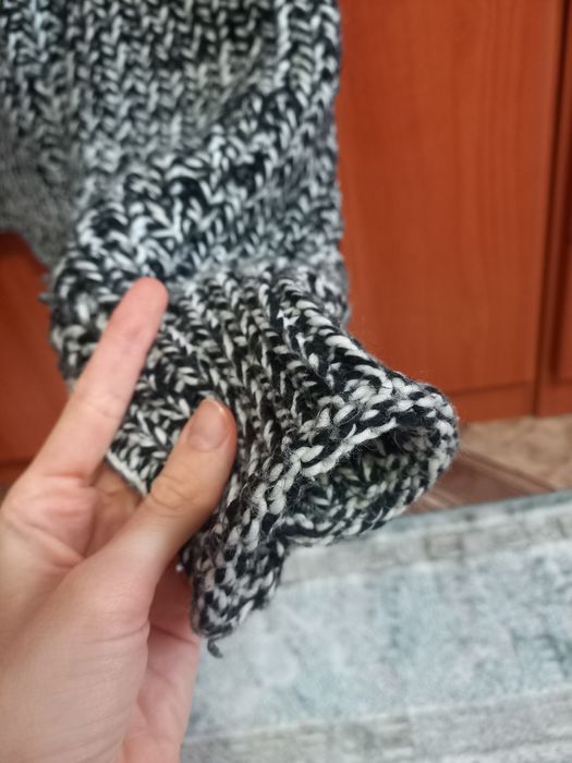 Свитер вязанный женский