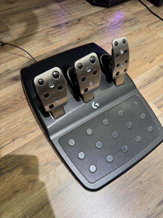 Игровой руль Logitech g923