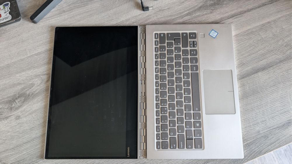 Yoga 920 (14", Glass) Laptop