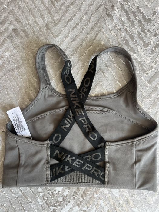Спортни бюстиета Nike