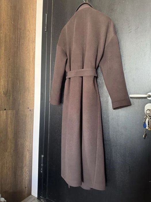 Палто на Max Mara в модерния за сезона кафяв цвят