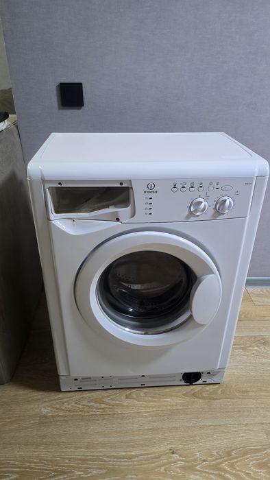 Продаётся стиральная машина Indesit