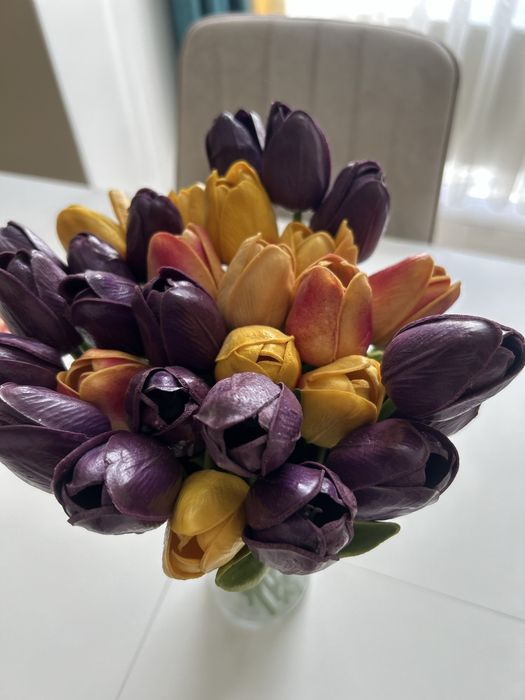 2 Вазы с тюльпанами