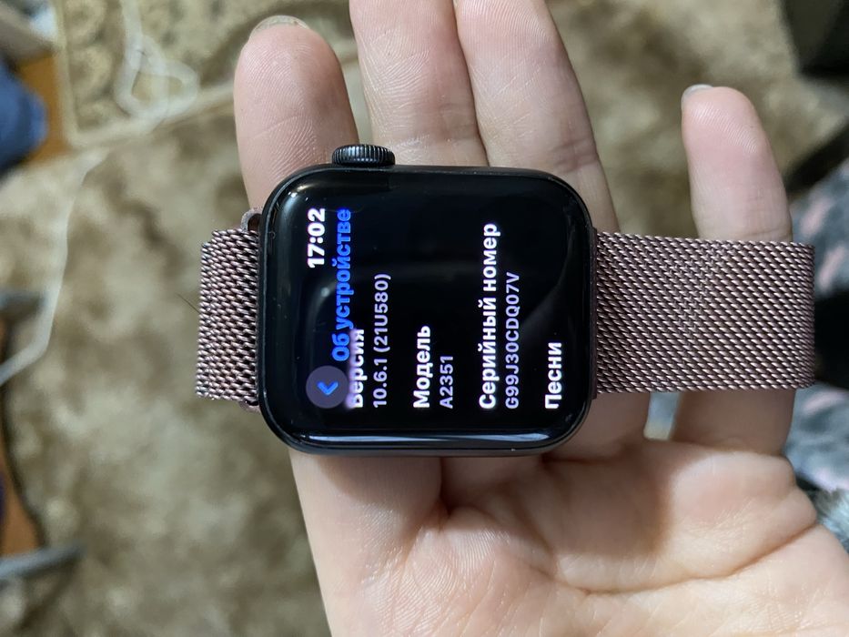 Продам Apple Watch SE