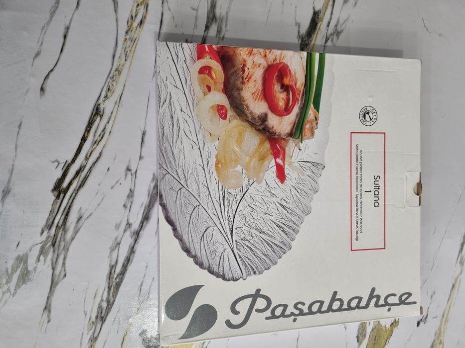 Новые, в коробке. Тарелка