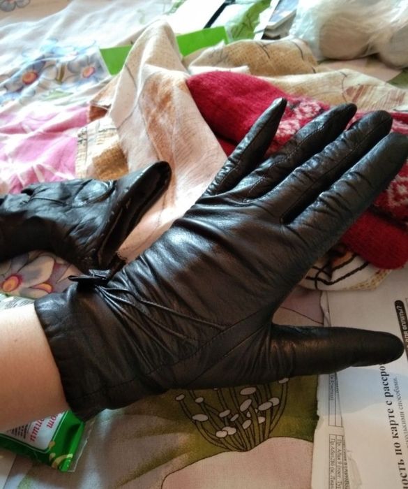 Кожаные перчатки