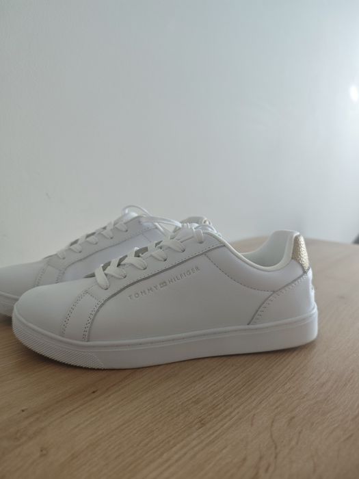 Бели кецове Tommy Hilfiger