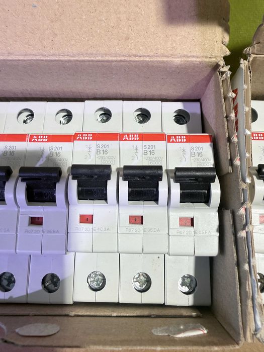 Lot 24 siguranțe automate ABB S201 B16 și C16 – 6 kA