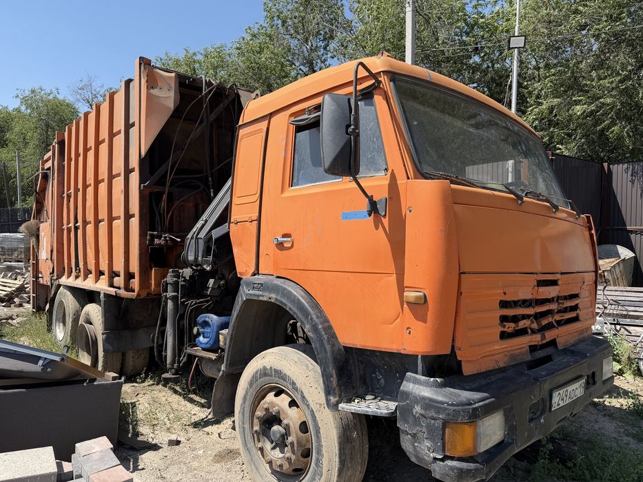 Мусоровоз КМУ и Погрузчик