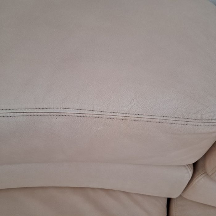 Качествен диван естествена кожа + табуретка на колелца