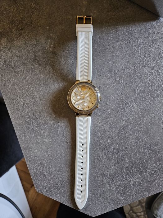 Часовник Versace Versus