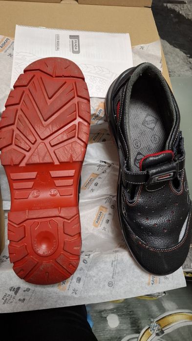 Работни обувки с метално бомбе
