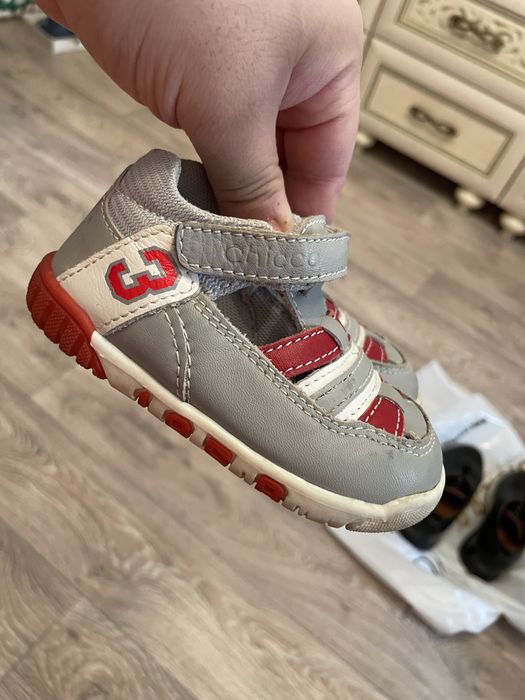 Продам детскую обувь