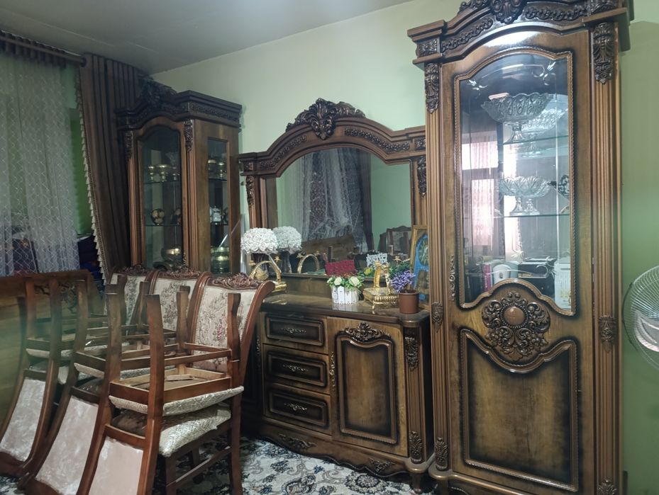 Stol sutul va pinal sotiladi. Xolati yangi