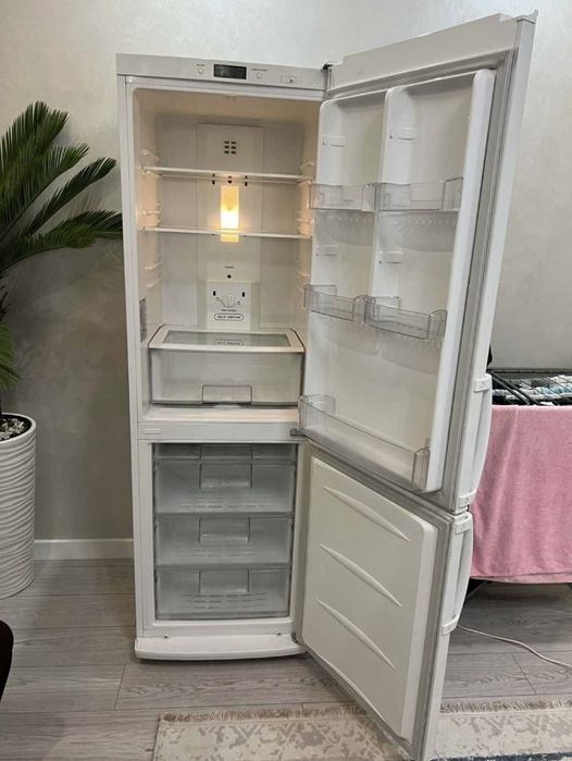 Холодильник рабочий продается срочно