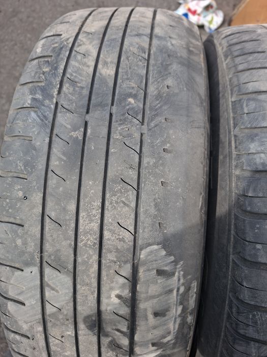 Продам шины 5000 за два