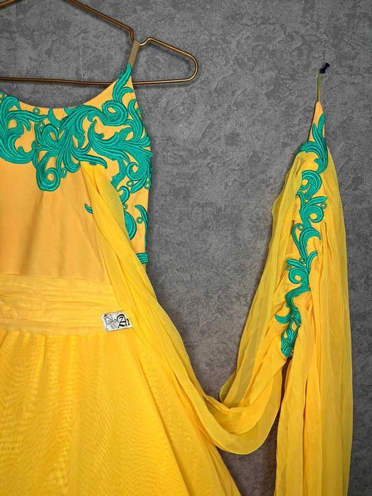 Платье спортивно - бальное