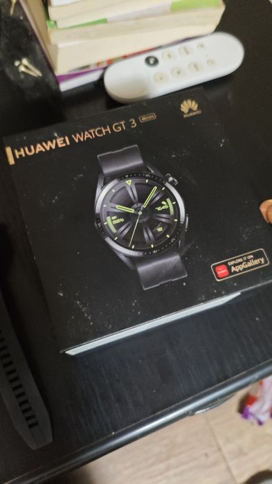 Ceas Huawei GT 3 se vinde fara incarcator