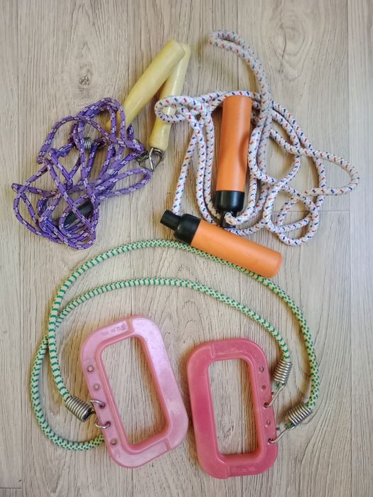 Продам ракетку,прыгалки скакалки