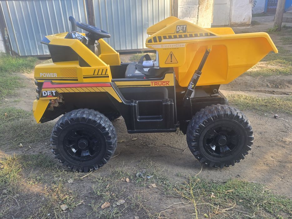 Электромобиль самосвал