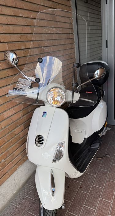 Vespa scuter 2T  2011