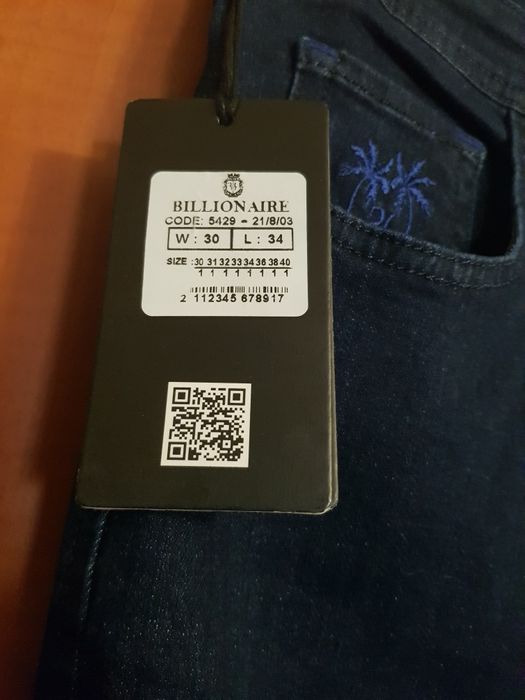 Blugi bărbat din material foarte bun.