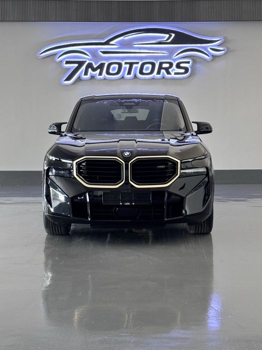 BMW XM (Hybrid )
