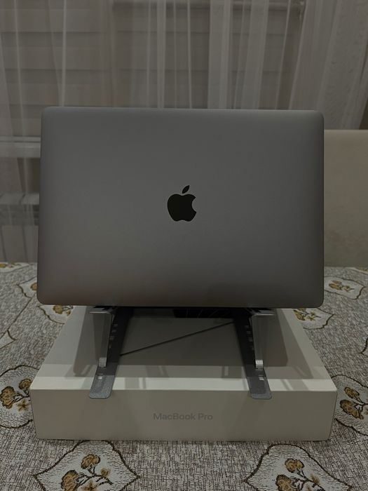 MacBook 8/128 хороший
