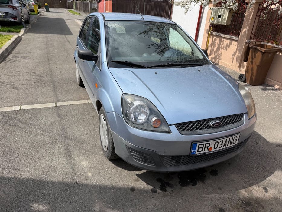 Vând mașina   Ford fiesta