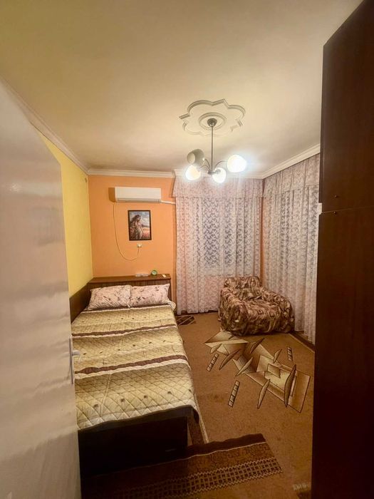 Етаж от къща - под наем, Широк център