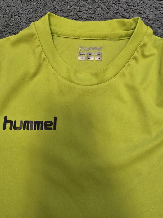 Set tricou si pantaloni scurți hummel, marimea 128 cm