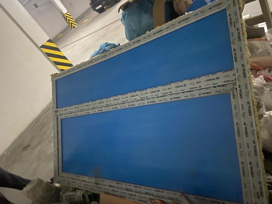 Пластиковая дверь